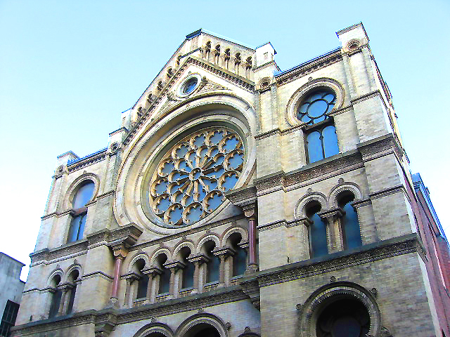 Exterior facade of the Eldridge Street Synagogue